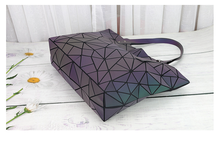 Summer 2026 Women's Geometric  - Luxury Bags Of 2026 review and price